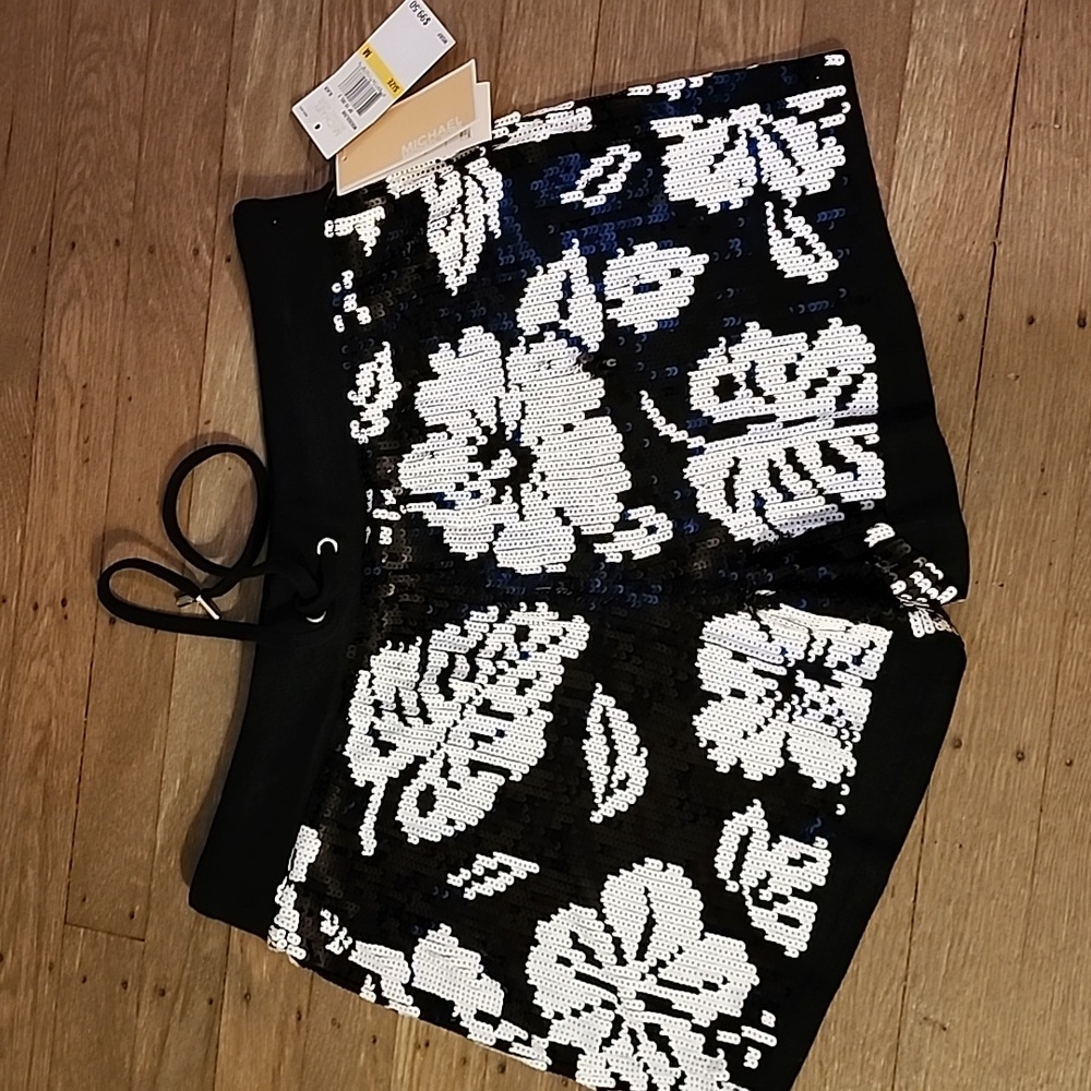Michael Kors Women Samantha Sequin Black Shorts W/ Floral Pattern Size M- NEW
